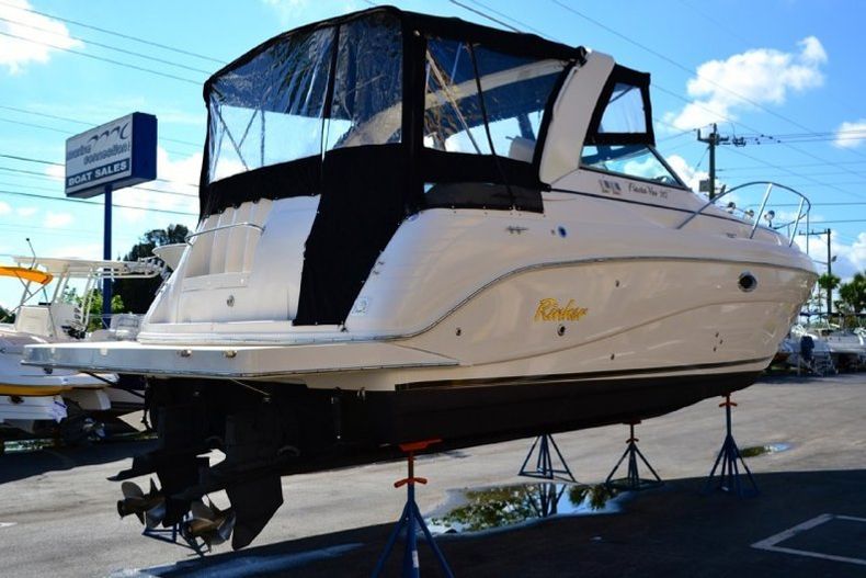 Thumbnail 3 for Used 2004 Rinker 312 Fiesta Vee boat for sale in West Palm Beach, FL