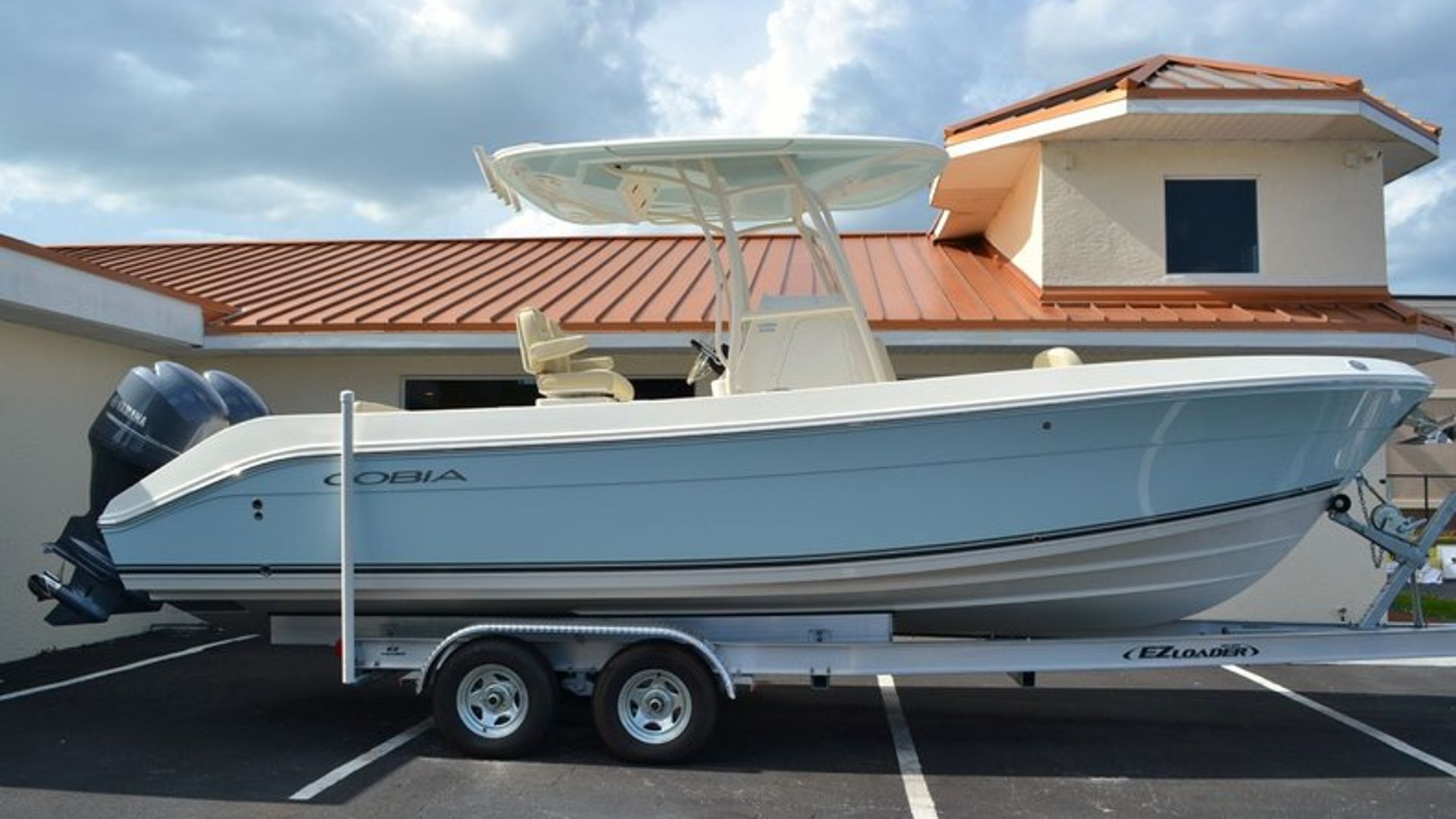 New 2015 Cobia 256 Center Console #K002 image 1