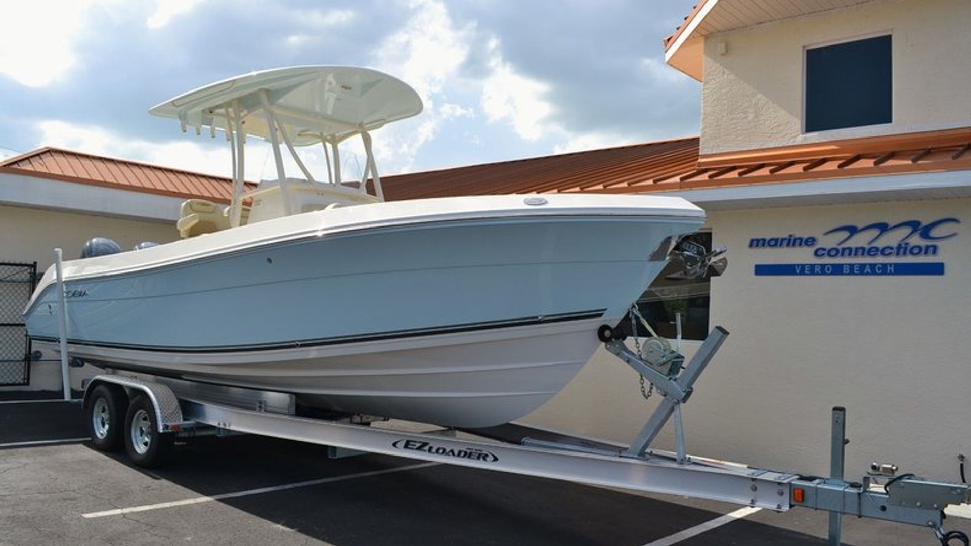 New 2015 Cobia 256 Center Console #K002 image 2