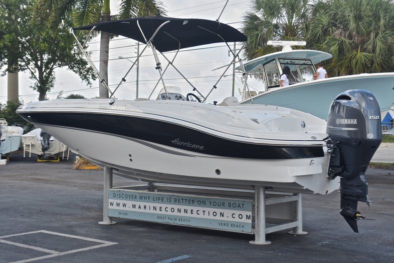 Thumbnail 6 for New 2017 Hurricane 203 SunDeck Sport OB boat for sale in West Palm Beach, FL