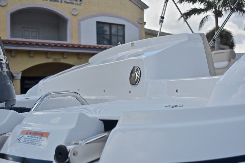 Thumbnail 10 for New 2017 Hurricane 203 SunDeck Sport OB boat for sale in West Palm Beach, FL