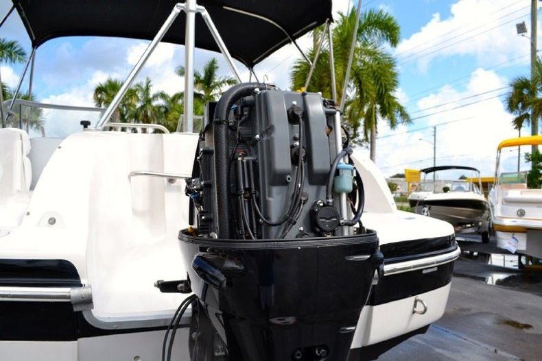 Thumbnail 17 for Used 2004 Starcraft Stardeck 2210 Aurora boat for sale in West Palm Beach, FL