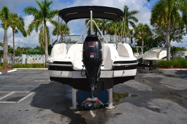 Thumbnail 10 for Used 2004 Starcraft Stardeck 2210 Aurora boat for sale in West Palm Beach, FL