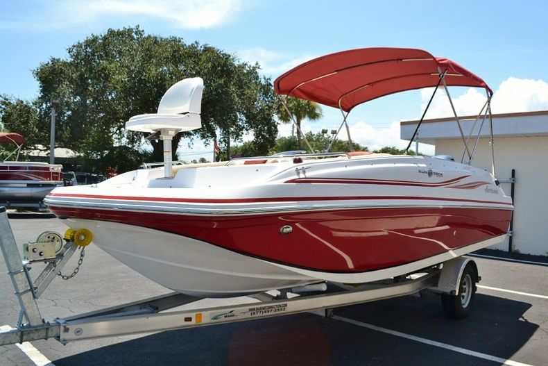 Thumbnail 3 for New 2014 Hurricane SunDeck Sport SS 188 OB boat for sale in West Palm Beach, FL
