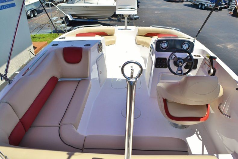 Thumbnail 10 for New 2014 Hurricane SunDeck Sport SS 188 OB boat for sale in West Palm Beach, FL
