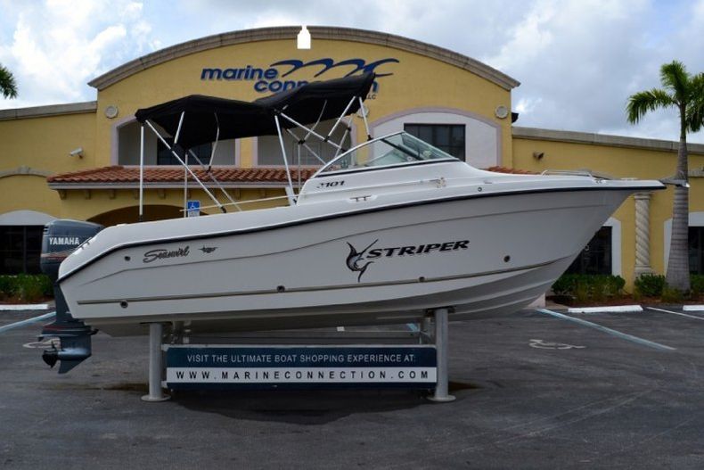 Used 2005 Seaswirl 2101 Dual Console OB boat for sale in West Palm Beach, FL
