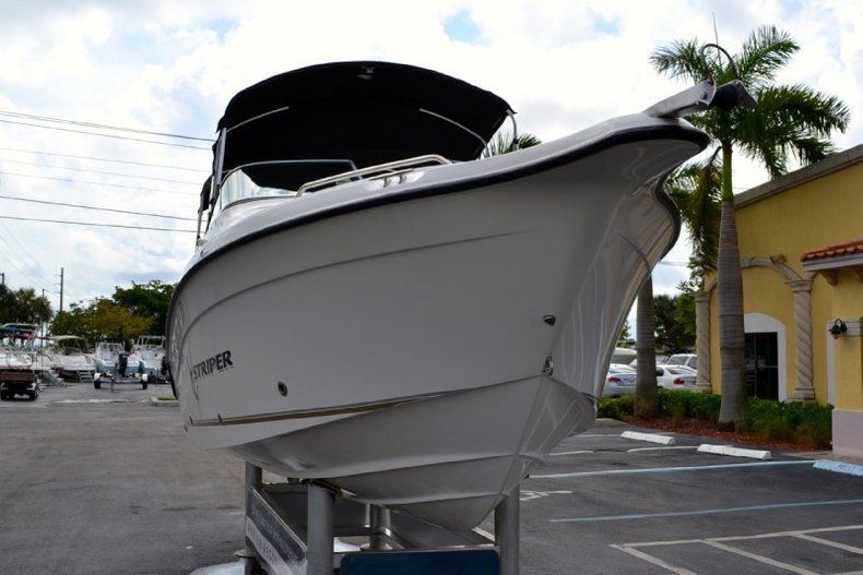 Thumbnail 2 for Used 2005 Seaswirl 2101 Dual Console OB boat for sale in West Palm Beach, FL