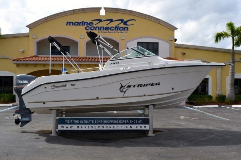 Thumbnail 12 for Used 2005 Seaswirl 2101 Dual Console OB boat for sale in West Palm Beach, FL