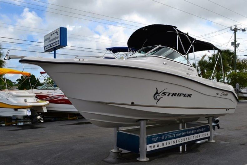 Thumbnail 7 for Used 2005 Seaswirl 2101 Dual Console OB boat for sale in West Palm Beach, FL