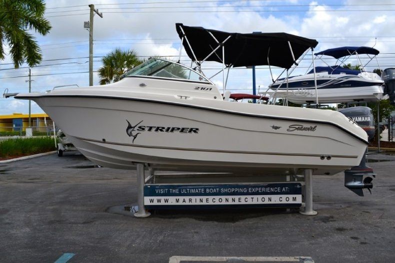 Thumbnail 8 for Used 2005 Seaswirl 2101 Dual Console OB boat for sale in West Palm Beach, FL