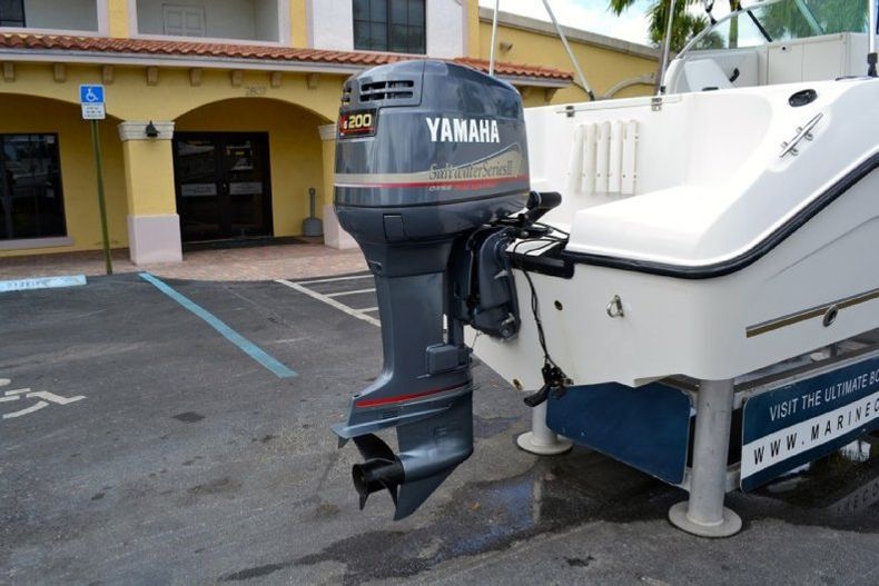 Thumbnail 20 for Used 2005 Seaswirl 2101 Dual Console OB boat for sale in West Palm Beach, FL