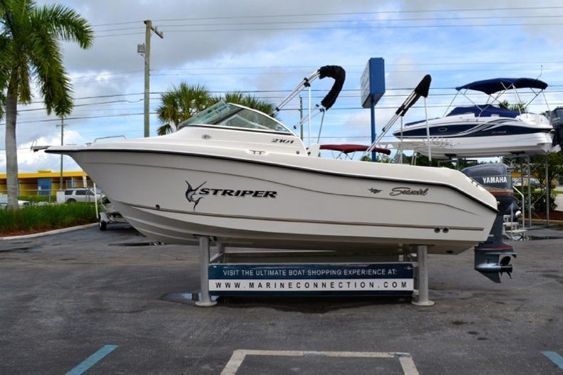 Thumbnail 16 for Used 2005 Seaswirl 2101 Dual Console OB boat for sale in West Palm Beach, FL