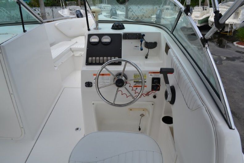 Thumbnail 59 for Used 2005 Seaswirl 2101 Dual Console OB boat for sale in West Palm Beach, FL
