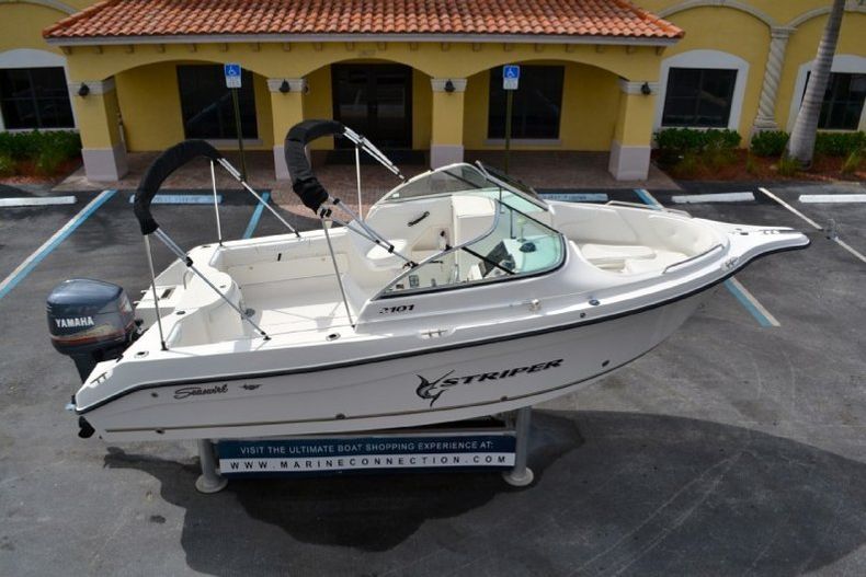 Thumbnail 87 for Used 2005 Seaswirl 2101 Dual Console OB boat for sale in West Palm Beach, FL