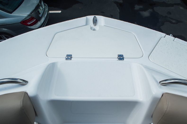 Thumbnail 21 for New 2015 Hurricane SunDeck SD 2400 OB boat for sale in West Palm Beach, FL