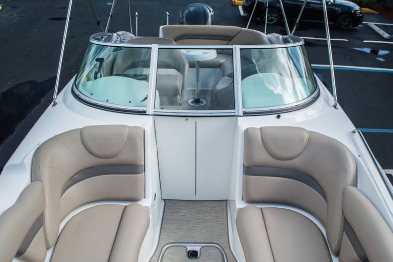 Thumbnail 18 for New 2015 Hurricane SunDeck SD 2400 OB boat for sale in West Palm Beach, FL