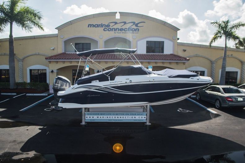 Thumbnail 7 for New 2015 Hurricane SunDeck SD 2400 OB boat for sale in West Palm Beach, FL