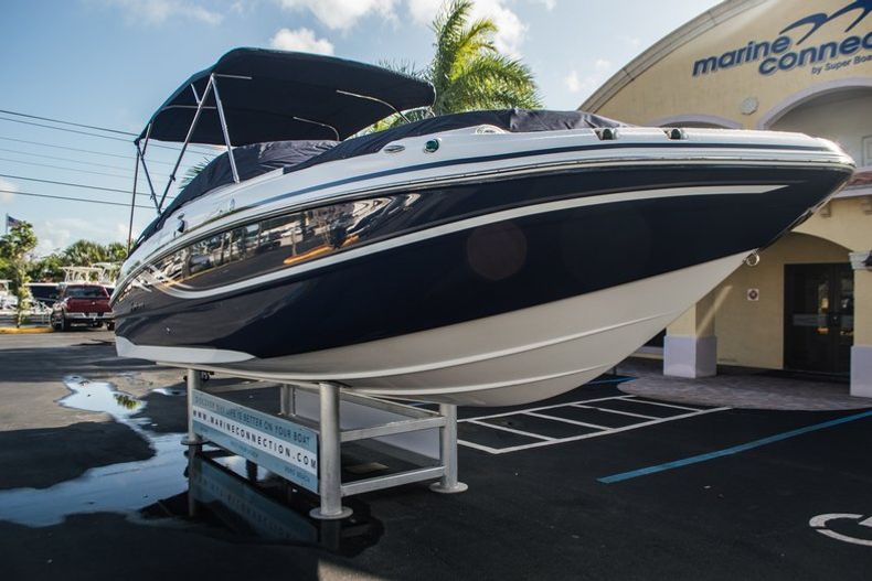 Thumbnail 8 for New 2015 Hurricane SunDeck SD 2400 OB boat for sale in West Palm Beach, FL