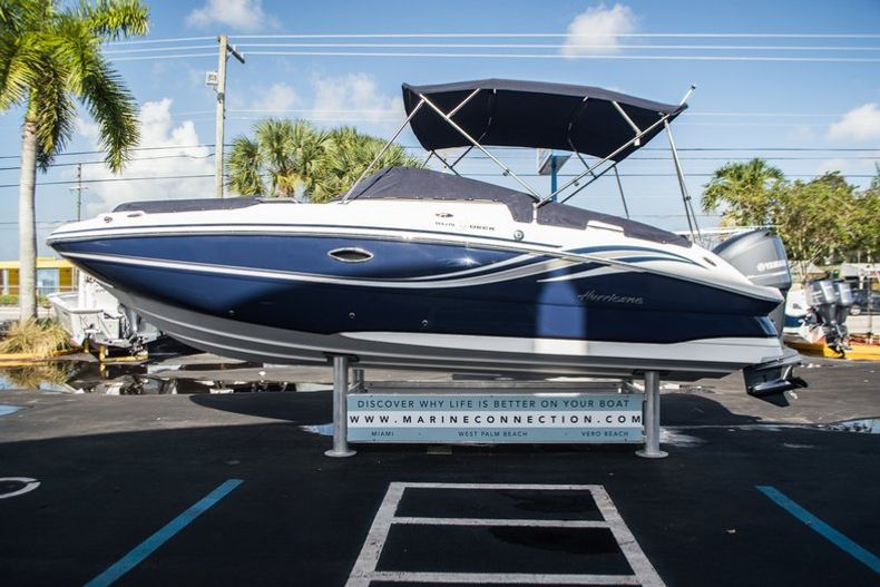 Thumbnail 11 for New 2015 Hurricane SunDeck SD 2400 OB boat for sale in West Palm Beach, FL
