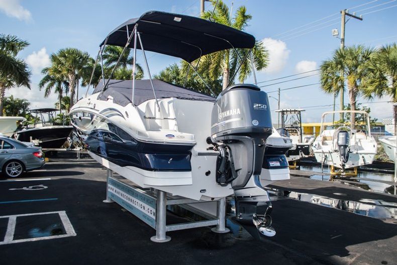 Thumbnail 12 for New 2015 Hurricane SunDeck SD 2400 OB boat for sale in West Palm Beach, FL