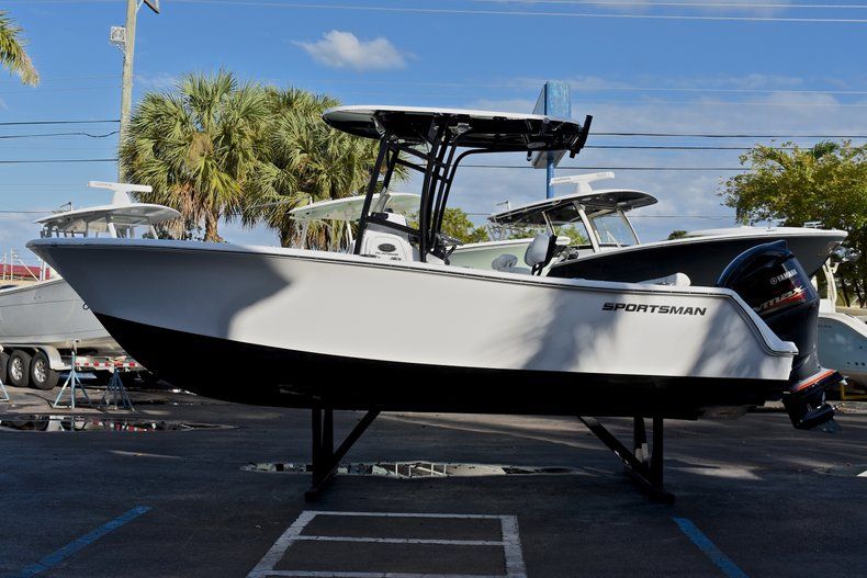 Thumbnail 4 for New 2018 Sportsman Heritage 231 Center Console boat for sale in West Palm Beach, FL