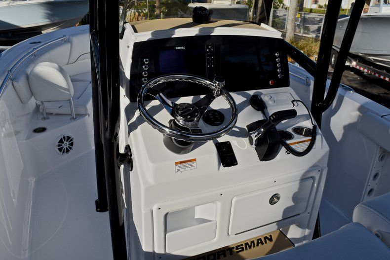 Thumbnail 25 for New 2018 Sportsman Heritage 231 Center Console boat for sale in West Palm Beach, FL