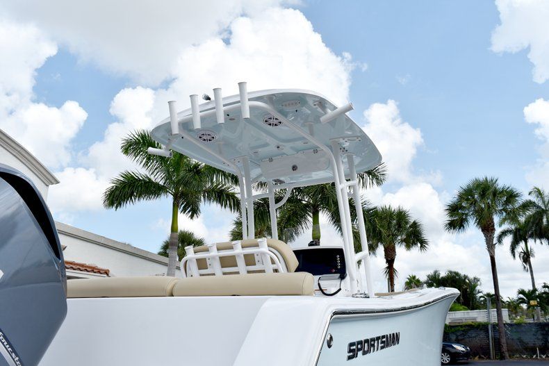 Thumbnail 8 for New 2019 Sportsman Heritage 231 Center Console boat for sale in West Palm Beach, FL