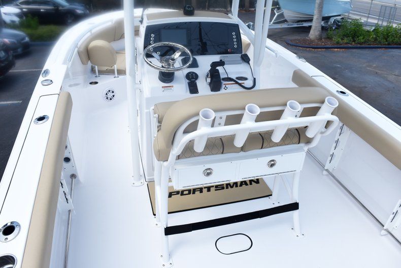 Thumbnail 8 for New 2019 Sportsman Heritage 231 Center Console boat for sale in Fort Lauderdale, FL