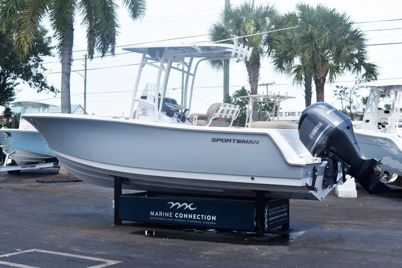 Thumbnail 5 for New 2019 Sportsman Heritage 231 Center Console boat for sale in Fort Lauderdale, FL
