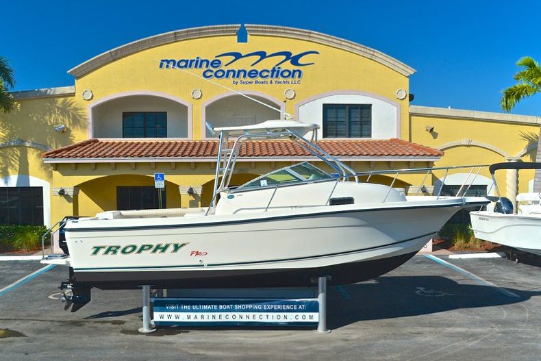 Used 2003 Trophy 2302 Walk Around boat for sale in West Palm Beach, FL