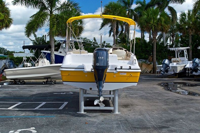 Thumbnail 5 for New 2013 Hurricane SunDeck Sport SS 188 OB boat for sale in West Palm Beach, FL