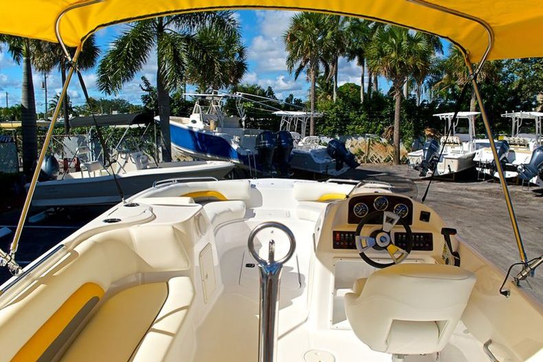 Thumbnail 23 for New 2013 Hurricane SunDeck Sport SS 188 OB boat for sale in West Palm Beach, FL