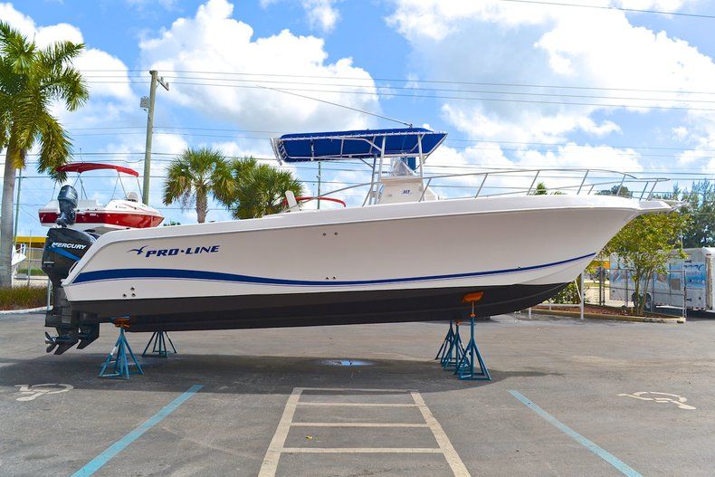 Thumbnail 6 for Used 2004 Pro-Line 30 Sport Center Console boat for sale in West Palm Beach, FL