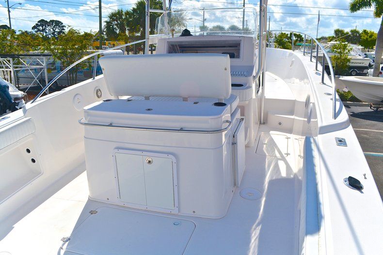Thumbnail 20 for Used 2004 Pro-Line 30 Sport Center Console boat for sale in West Palm Beach, FL