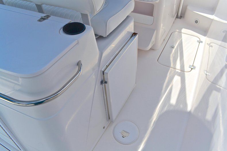 Thumbnail 49 for Used 2004 Pro-Line 30 Sport Center Console boat for sale in West Palm Beach, FL