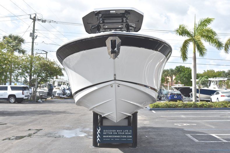 Thumbnail 2 for New 2018 Blackfin 242CC Center Console boat for sale in West Palm Beach, FL
