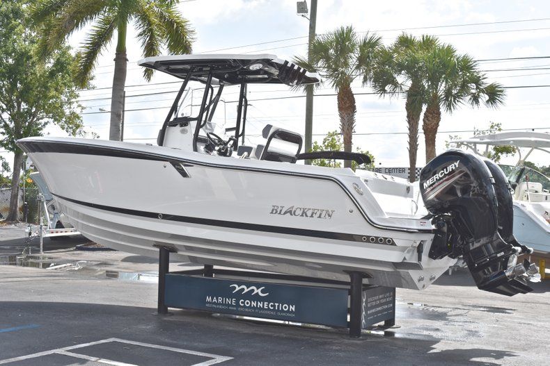 Thumbnail 5 for New 2018 Blackfin 242CC Center Console boat for sale in West Palm Beach, FL