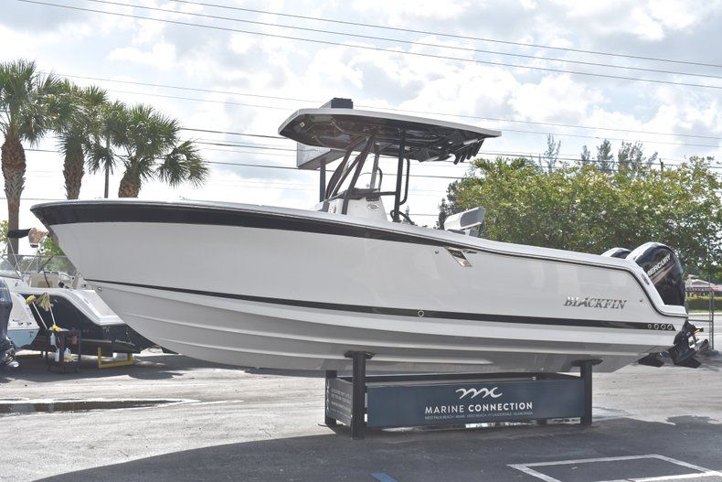 Thumbnail 3 for New 2018 Blackfin 242CC Center Console boat for sale in West Palm Beach, FL