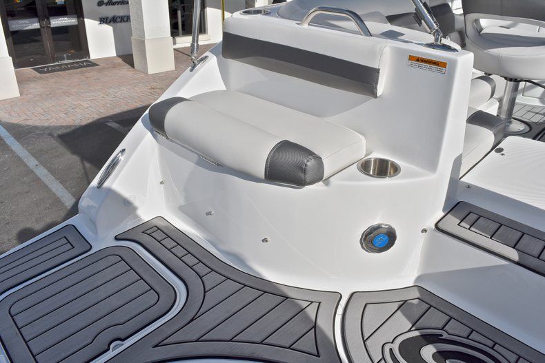 Thumbnail 15 for New 2018 Hurricane SunDeck SD 2486 OB boat for sale in Fort Lauderdale, FL