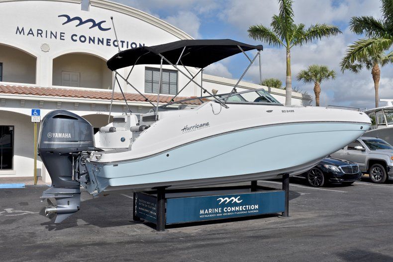 Thumbnail 7 for New 2018 Hurricane SunDeck SD 2486 OB boat for sale in Fort Lauderdale, FL