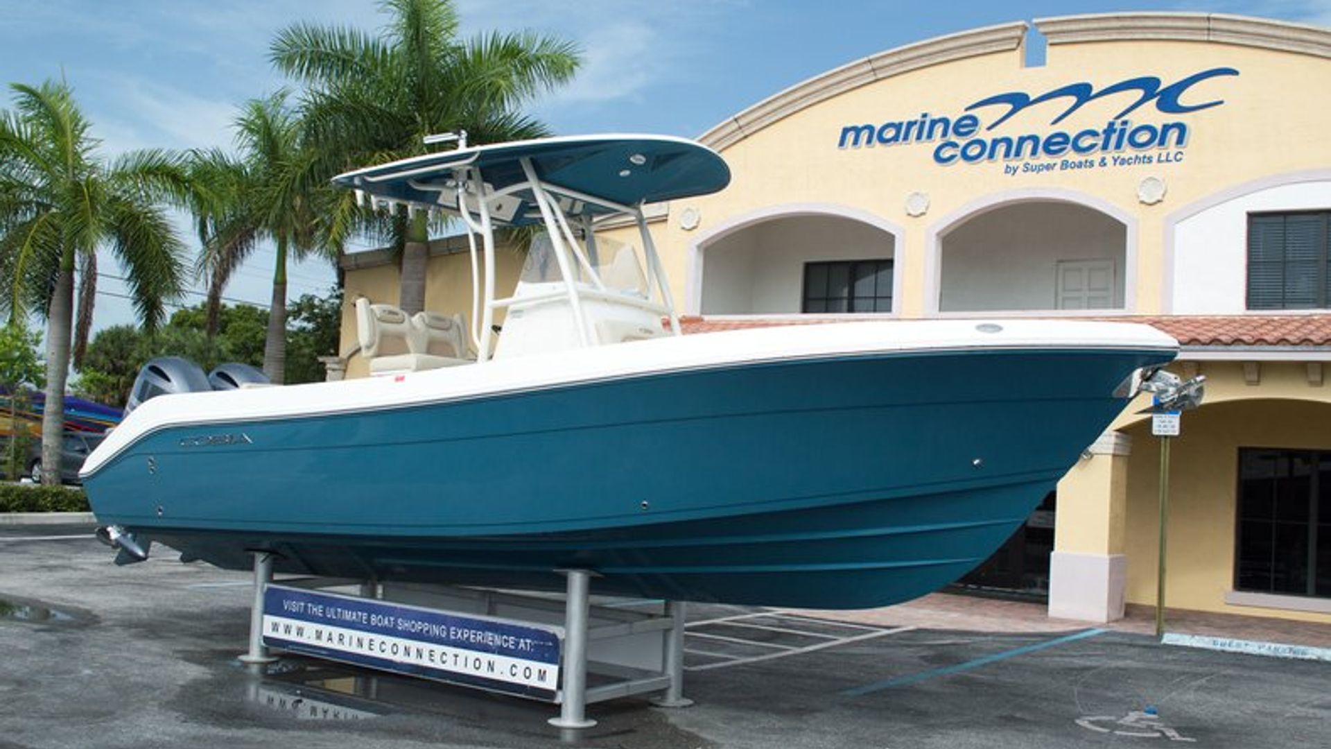 New 2014 Cobia 256 Center Console #K051 image 2