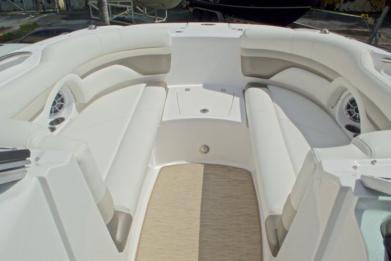 Thumbnail 47 for New 2016 Hurricane SunDeck SD 2690 OB boat for sale in Miami, FL
