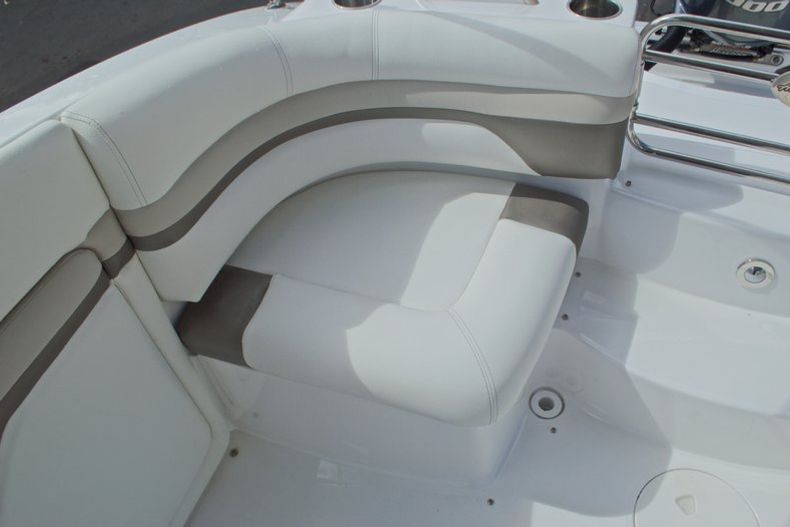 Thumbnail 18 for New 2016 Hurricane SunDeck SD 2690 OB boat for sale in Miami, FL