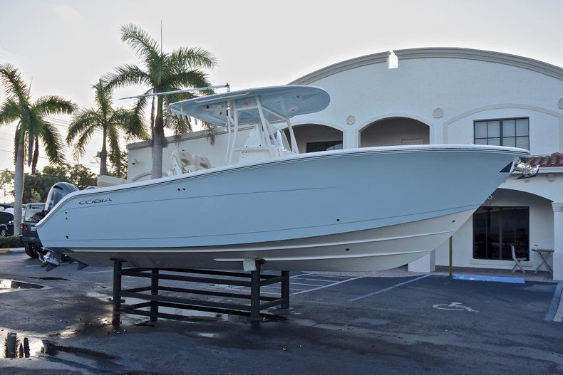 Thumbnail 1 for New 2018 Cobia 277 Center Console boat for sale in Miami, FL