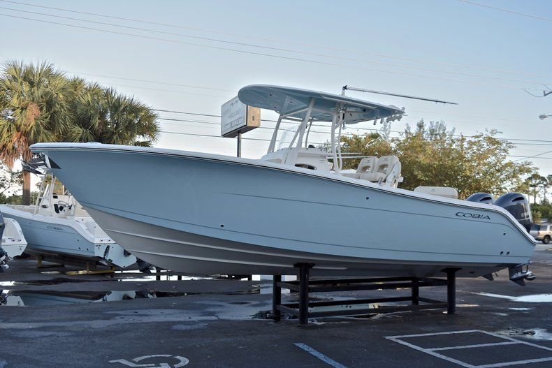 Thumbnail 4 for New 2018 Cobia 277 Center Console boat for sale in Miami, FL