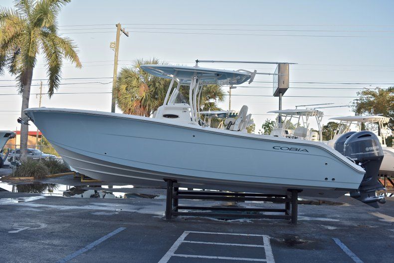 Thumbnail 5 for New 2018 Cobia 277 Center Console boat for sale in Miami, FL