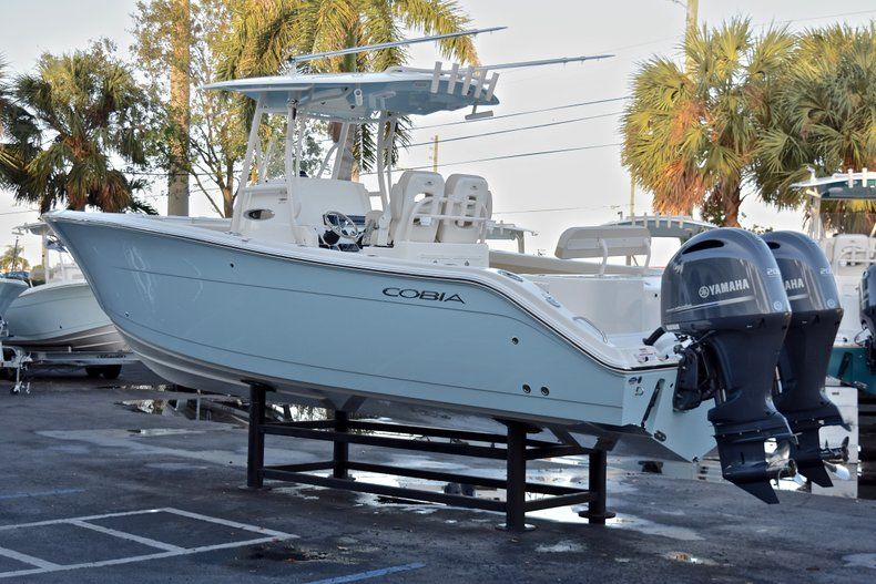 Thumbnail 6 for New 2018 Cobia 277 Center Console boat for sale in Miami, FL