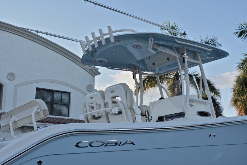 Thumbnail 9 for New 2018 Cobia 277 Center Console boat for sale in Miami, FL