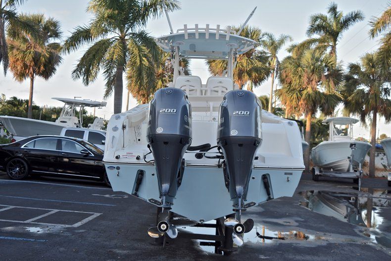 Thumbnail 7 for New 2018 Cobia 277 Center Console boat for sale in Miami, FL