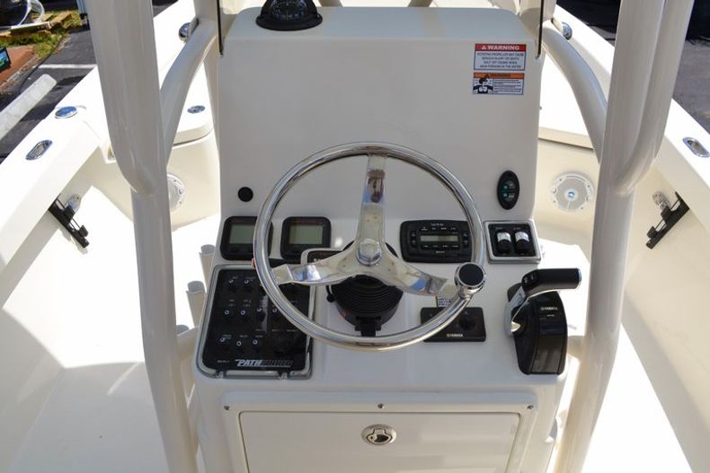 Thumbnail 11 for New 2015 Pathfinder 2400 TRS Bay Boat boat for sale in Vero Beach, FL